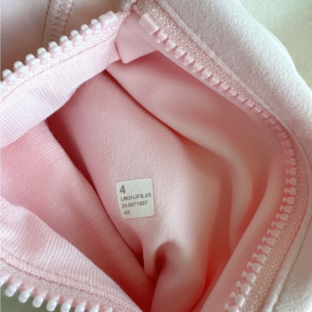 ๐ซ Sold - Lululemon Define Cropped Jacket *Nulu Strawberry Milkshake Size 4 - Picture 11 of 17